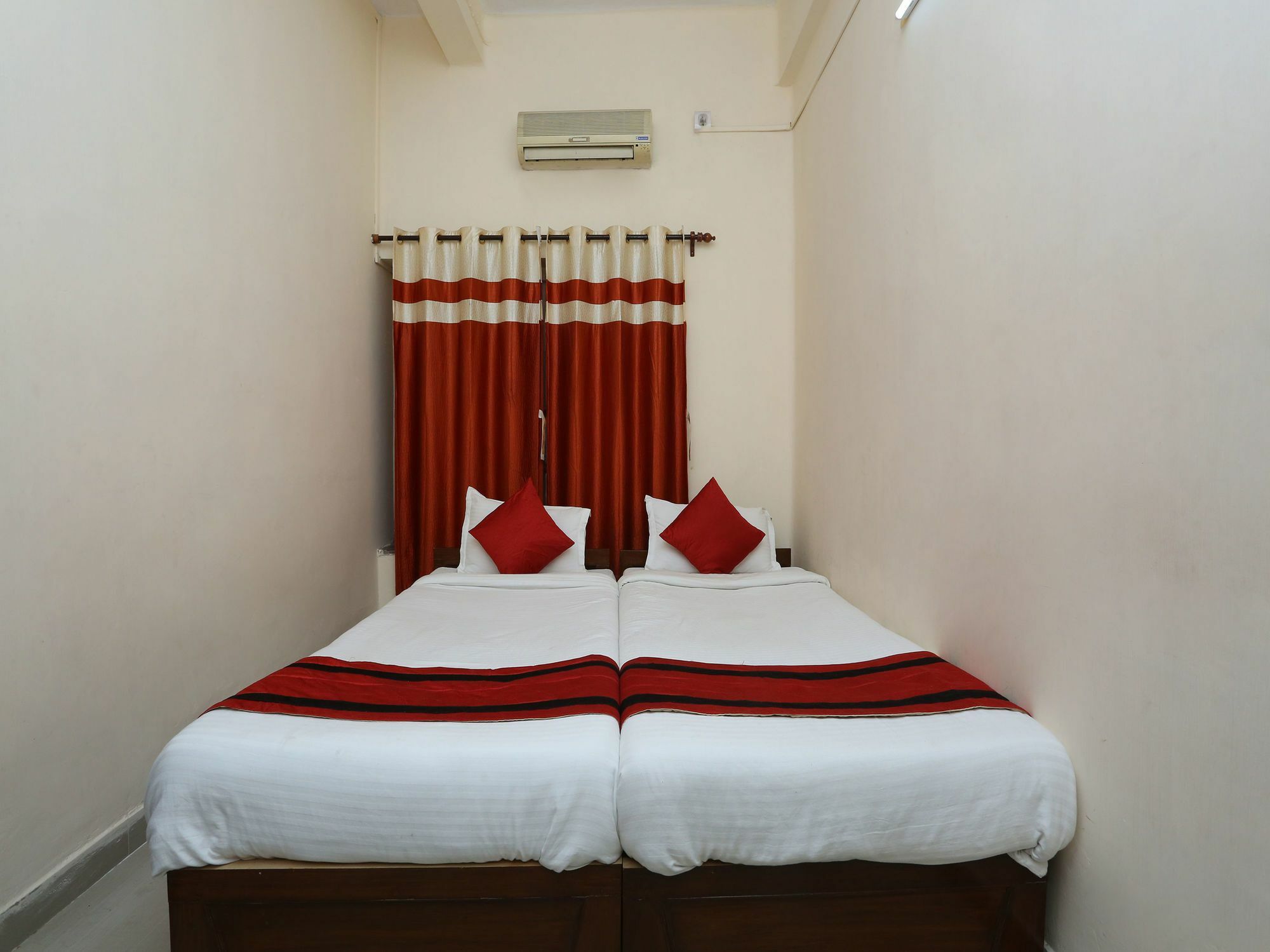 Oyo 9001 Hotel East West Calcutta Buitenkant foto